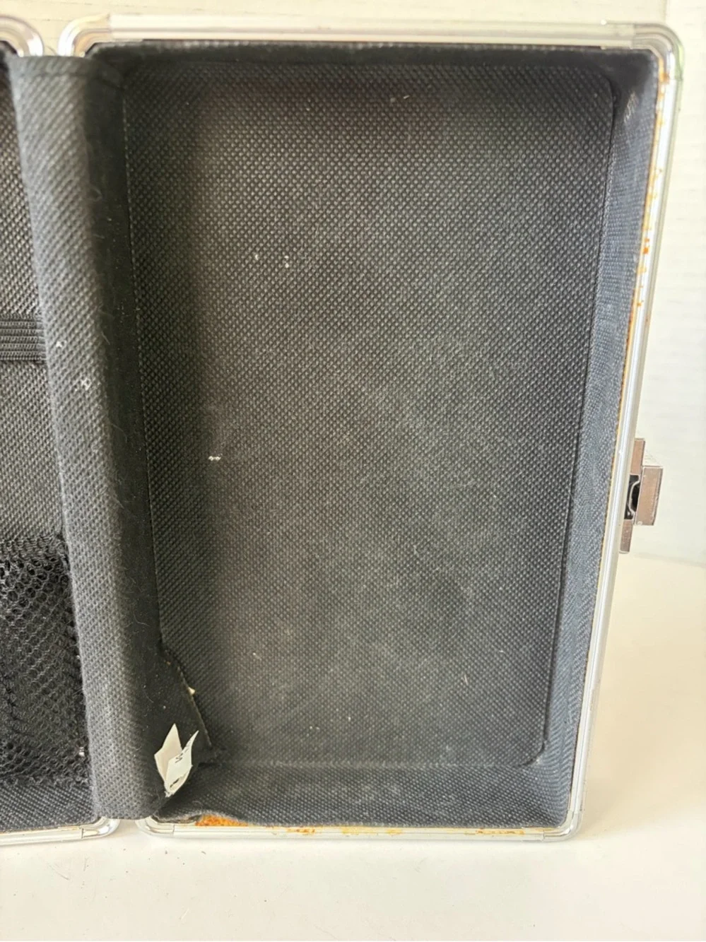 Vaultz‎ skull pencil box